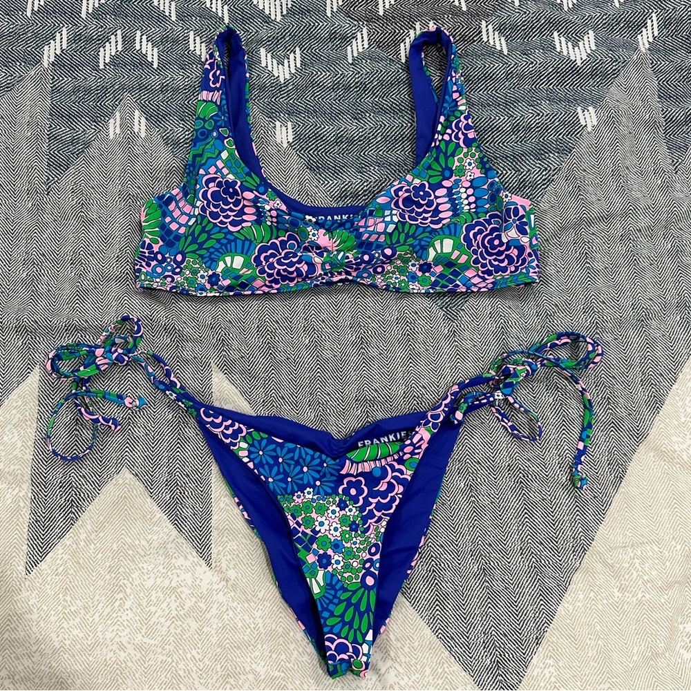 Frankie’s bikinis + Hailee Steinfeld bikini